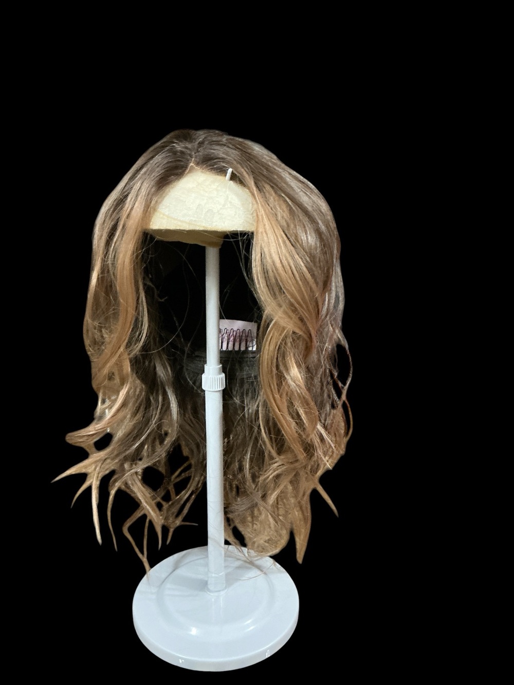 Chelsey Smith Crowns. Women’s Wavy Synthetic Hair Wig in Light Brown Blonde